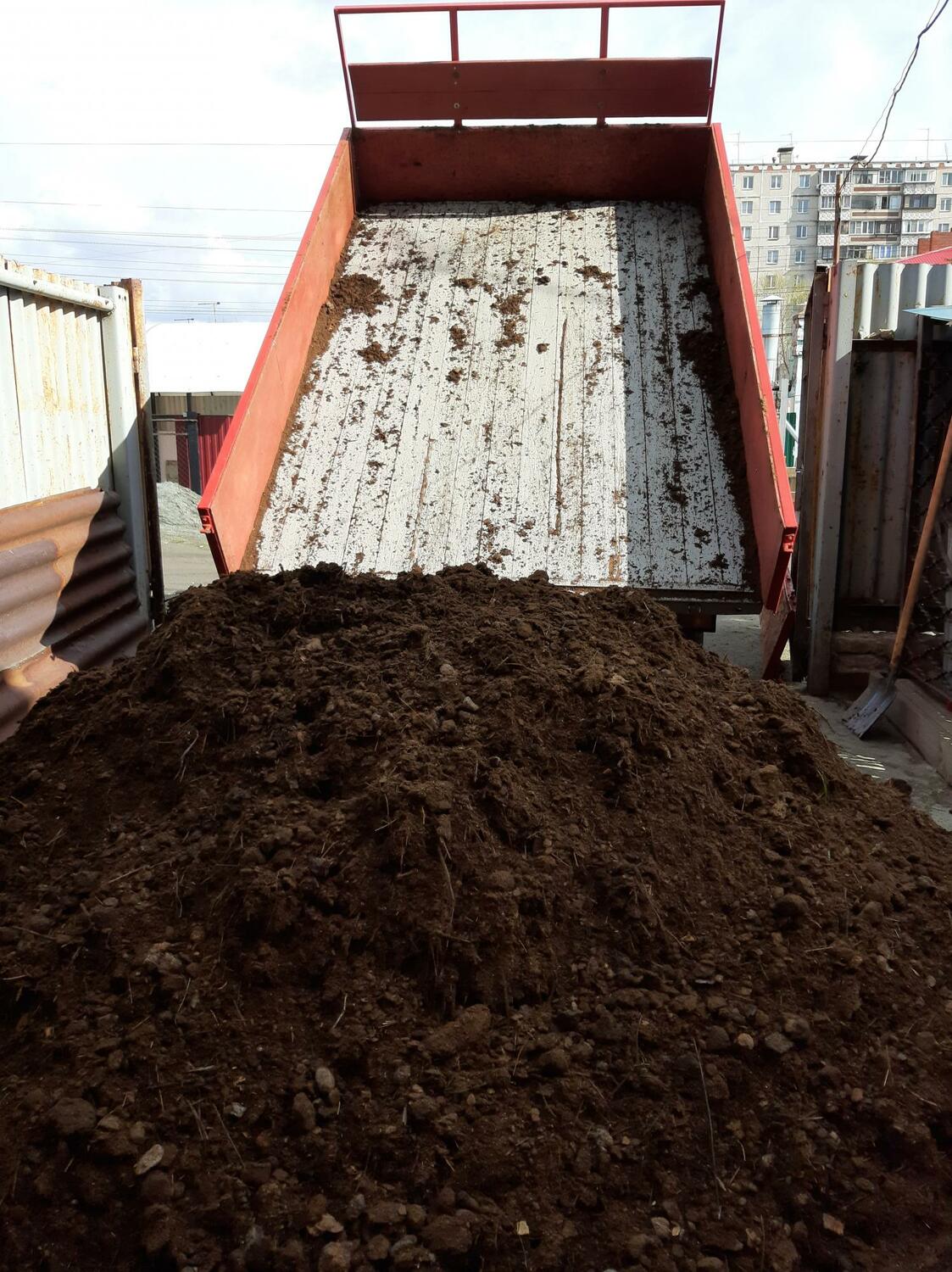 <span style="font-weight: bold;">Перегной с доставкой в Омске</span>&nbsp;
